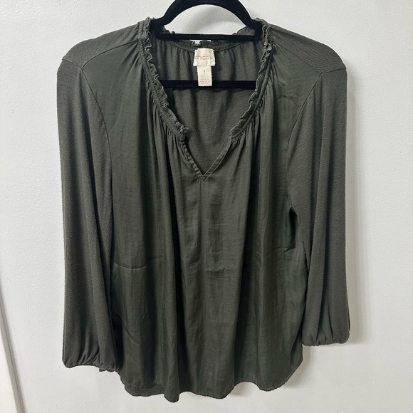 Chico's Tops - Chico’s Sz 1 (US M/L) Dark Khaki/Olive Green Ruffle Detail V Neck Top GUC